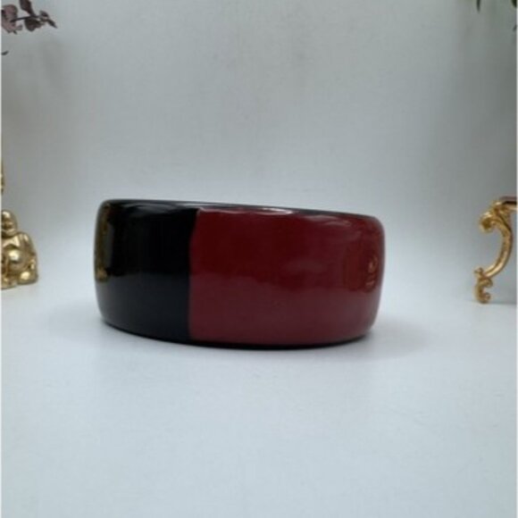 Vintage Retro 2 Tone LUCITE Bangle Red & Black- Chunky Lucite - Picture 2 of 10